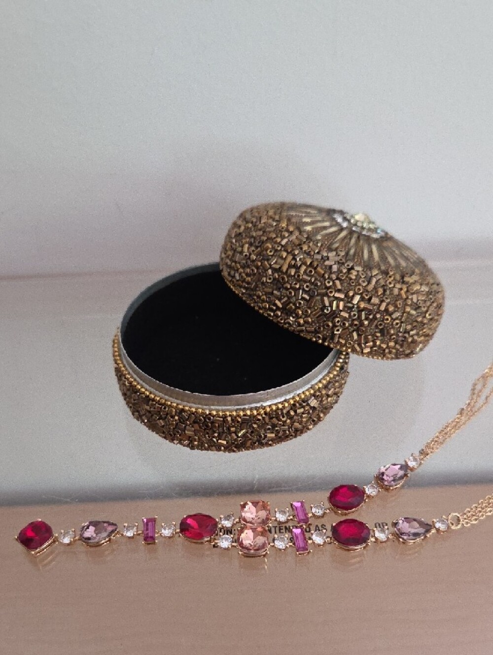 Gold Tone NWT Necklace with Pink & Fuchsia Gemstones, Vintage Beaded Trinket Box - Picture 2 of 7